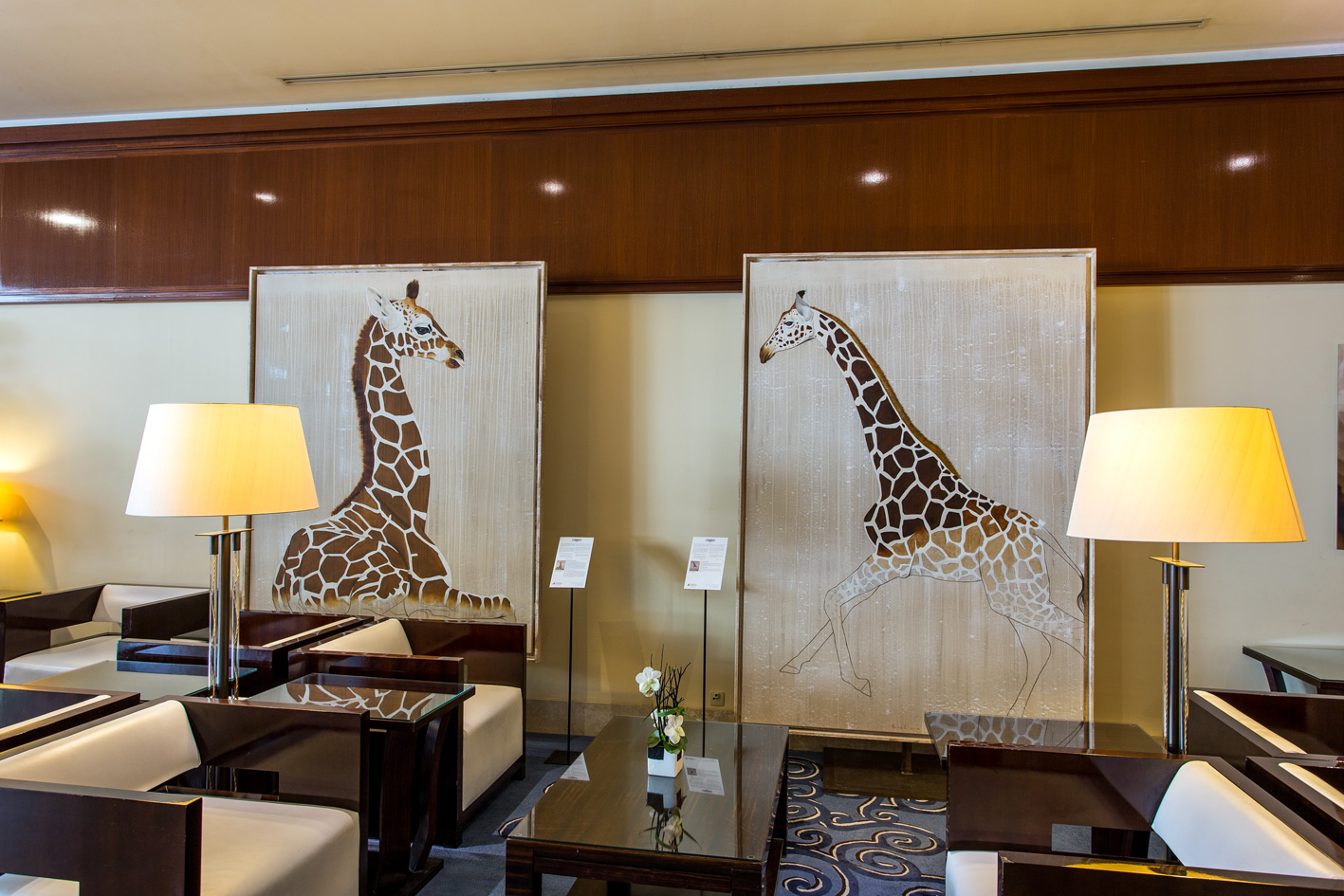 HOTEL FAIRMONT MONACO giraffe-rothschild-threatened-endangered-extinction-animal-painting Thierry Bisch Contemporary painter animals painting art  nature biodiversity conservation 